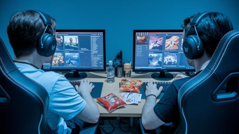 Multiplayer Teamwork Strategies Tutorial: Game-winning Tactics